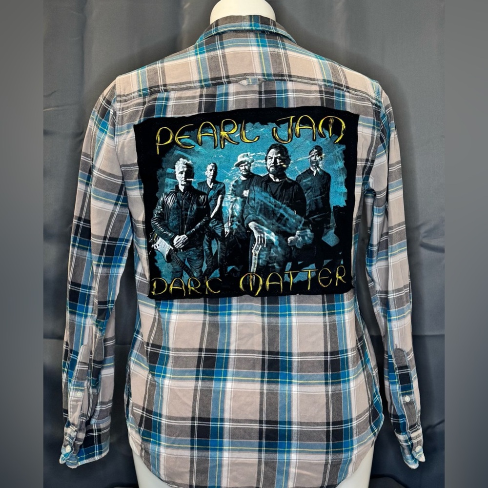Urban Pipeline Flannel Shirt Size Medium with Pearl Jam Graphic Design